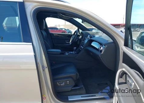 2018 Bentley Bentayga Activity Edition/Black Edition/Mulliner/Onyx Edition/W12 from USA, damaged, VIN SJAAC4ZVXJC019416